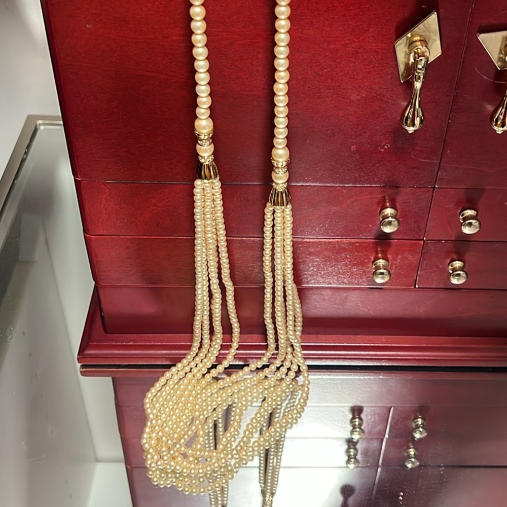 Elegant Pearl Necklace